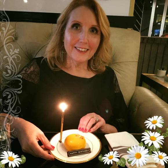 Meet your Posher, Claudia - Picture 1 of 1